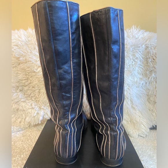 W 9.5 Black FRYE Cindy Piping Boot - Picture 4 of 8